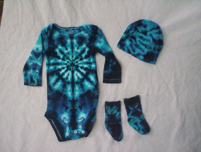 Winter Baby Tie Dye Long Sleeve Gift Set
